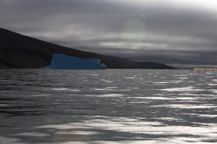 Un iceberg se dirige vers le détroit de Davis. Il lui aura peut être fallu deux mois pour arriver ici depuis l'Inlandsis